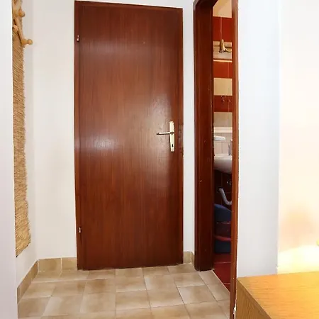 Gostinjska kuća Rooms By The Sea Mavarstica, Ciovo - 10335 3*