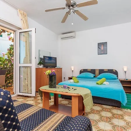 By The Sea Mavarstica, Ciovo - 10335 Penzion 3*